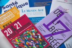 Sélection de couvertures et numéros de revues fabriqués par Cairn.info en 2023